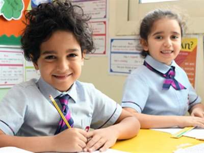 بررسی تحصیل در مدارس دبی